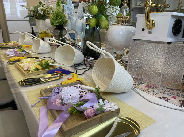 以匠心定格家的溫暖，用陪伴傳遞生活浪漫  ——有色·鉑金城開展銷售暖場活動